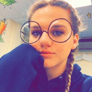 Meet your Posher, Kayla